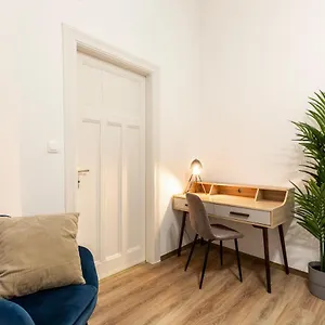  Appartamento Glamorous Modern In The Hearth Of Ungheria